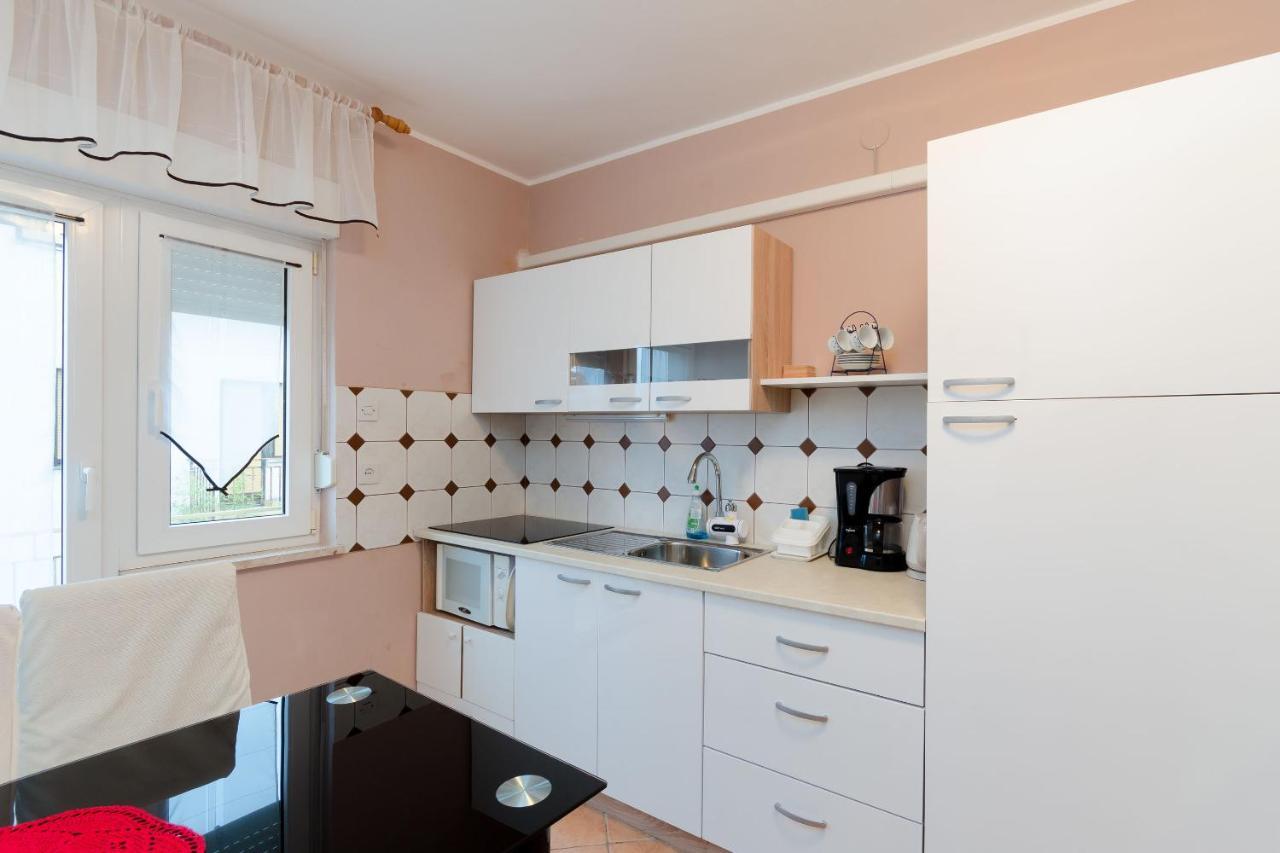 Apartments And Room Mirjana Dramalj Kültér fotó