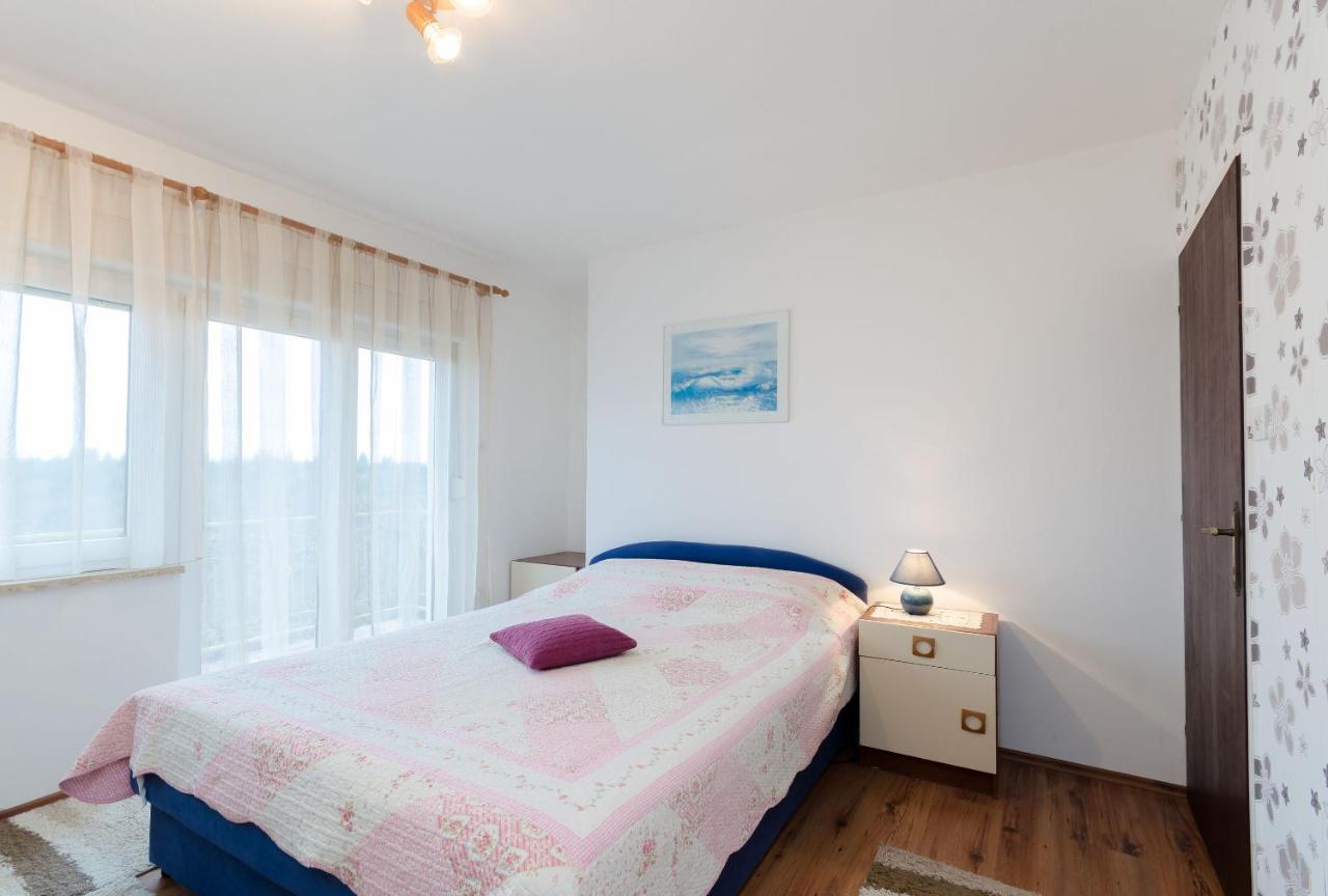 Apartments And Room Mirjana Dramalj Kültér fotó