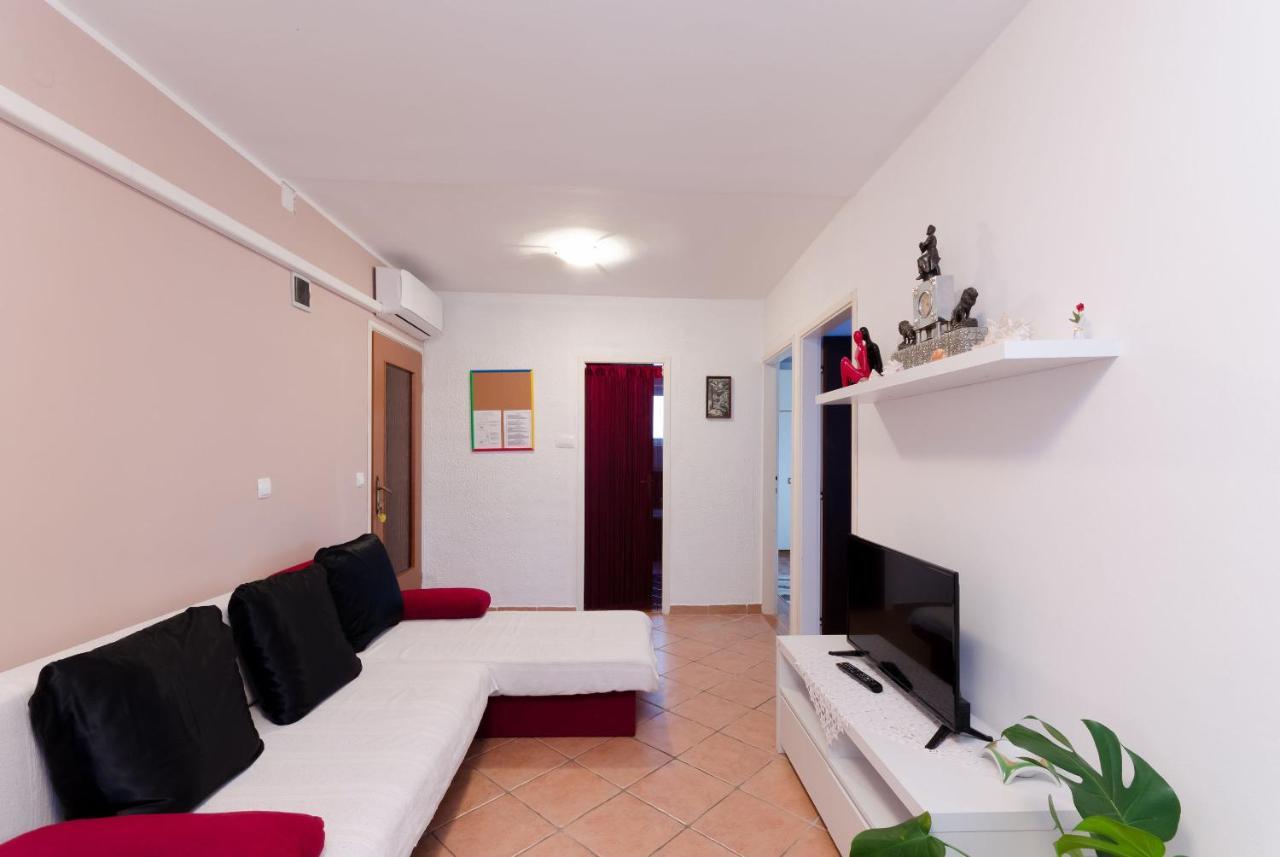 Apartments And Room Mirjana Dramalj Kültér fotó