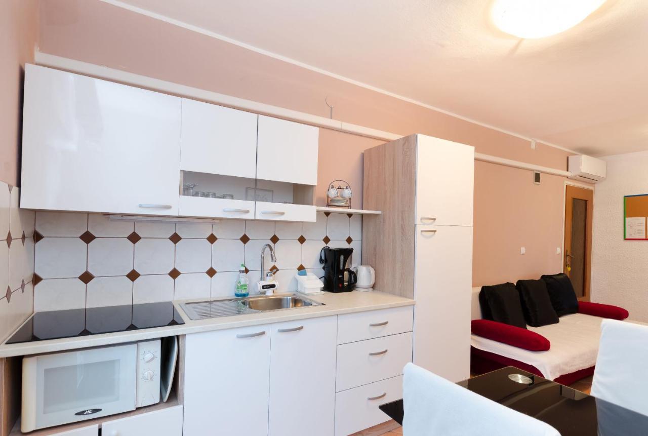 Apartments And Room Mirjana Dramalj Kültér fotó