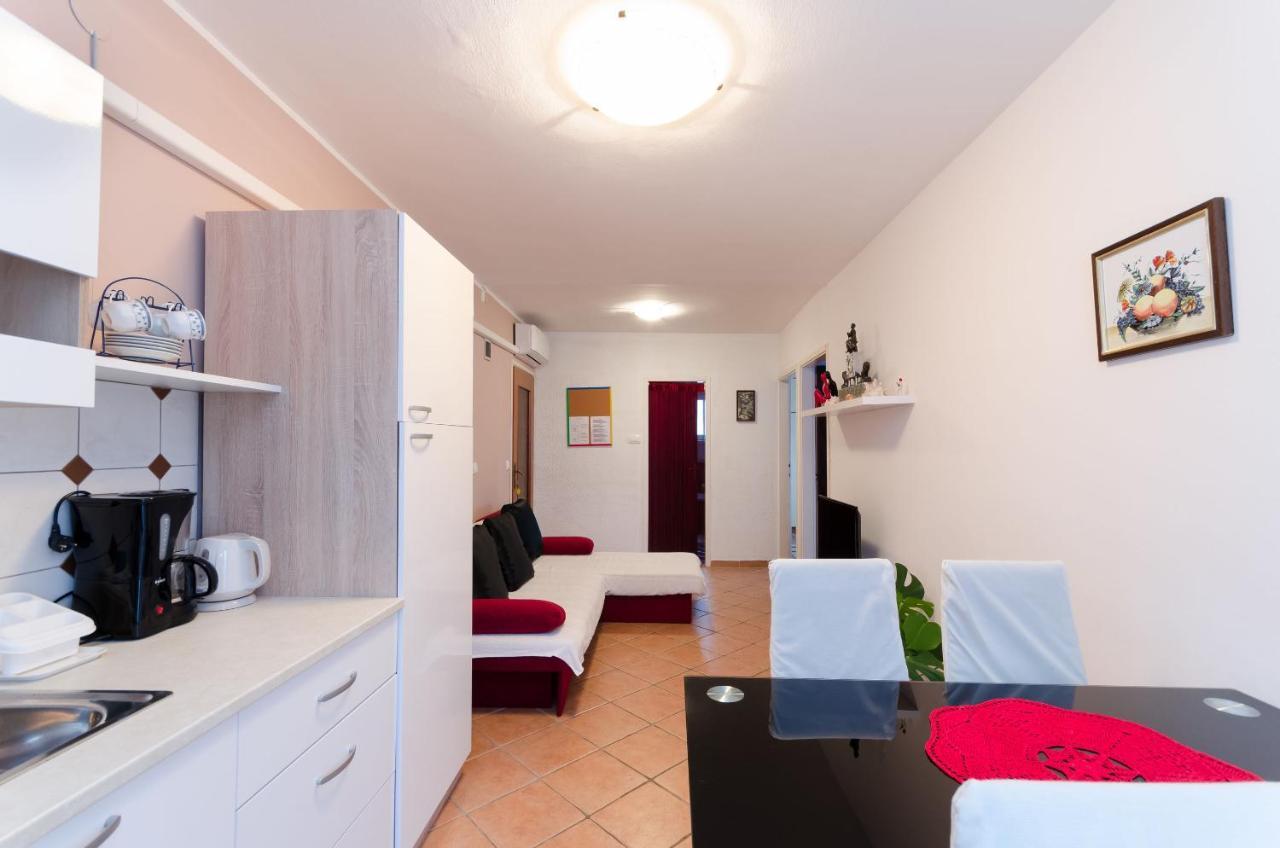 Apartments And Room Mirjana Dramalj Kültér fotó