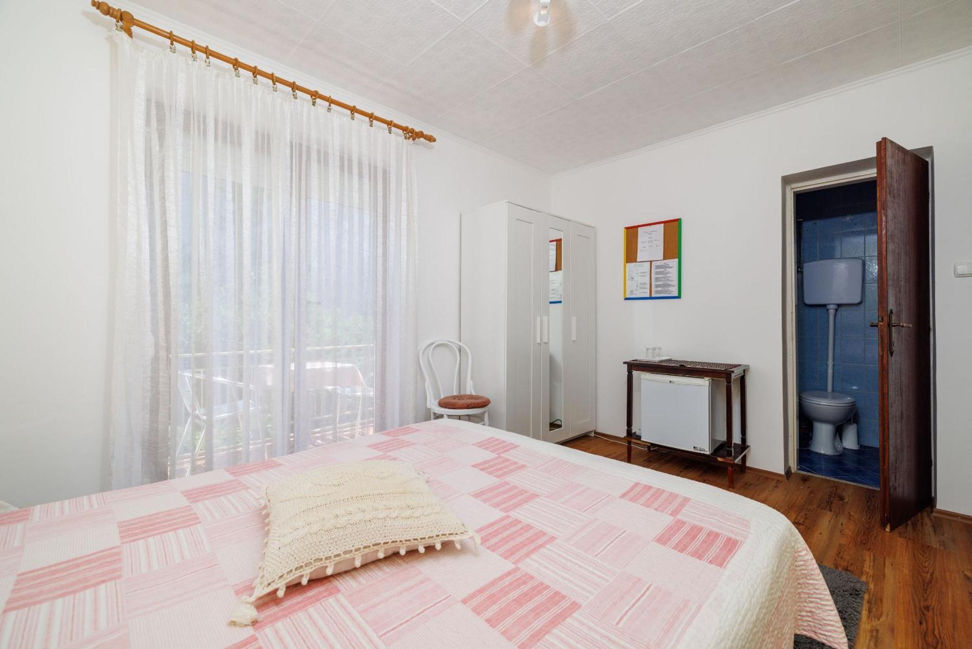 Apartments And Room Mirjana Dramalj Kültér fotó
