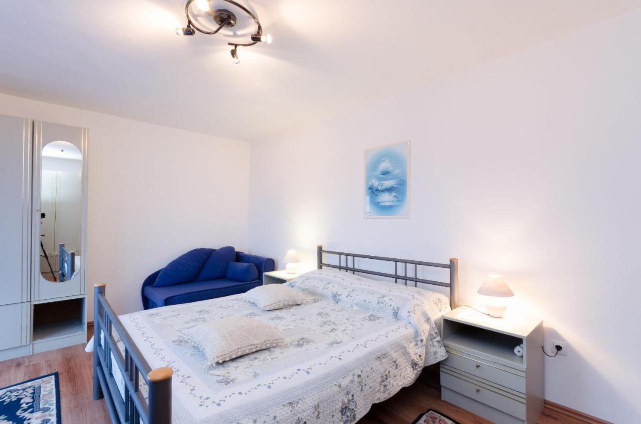 Apartments And Room Mirjana Dramalj Kültér fotó