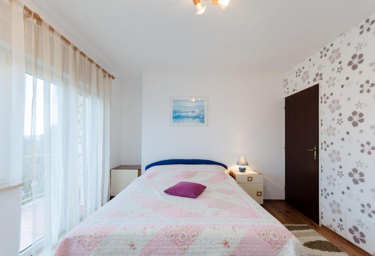 Apartments And Room Mirjana Dramalj Kültér fotó